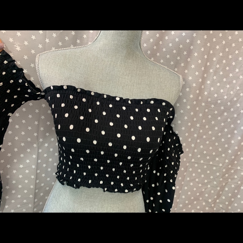 POLKA DOT OFF THE SHOULDER CROP TOP